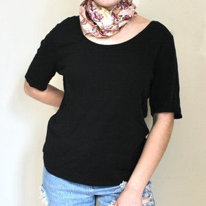 Gap Black Scoopneck Tshirt